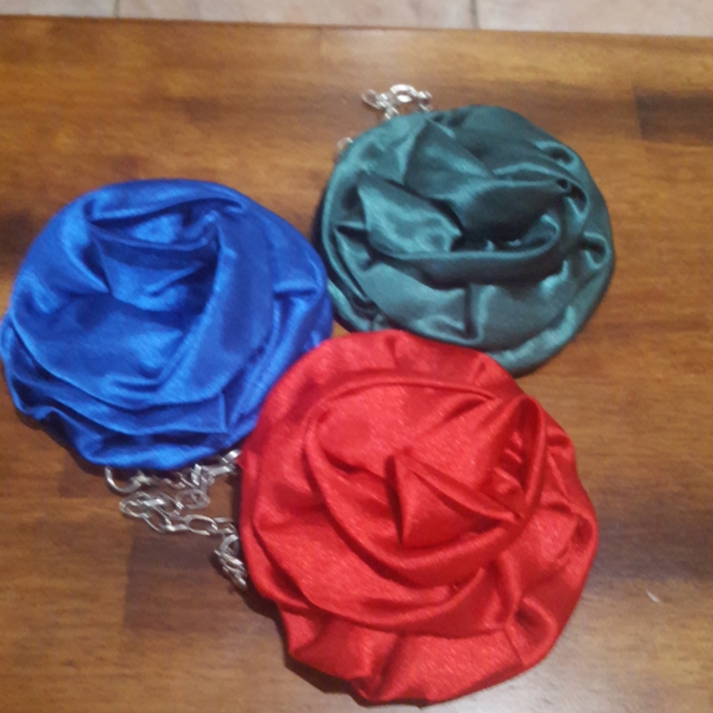 A bundle of 3 MIRTA®  pin purses